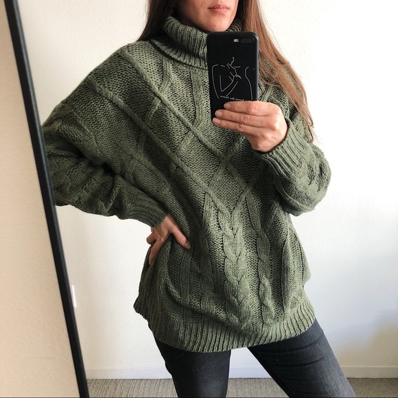 Last One // CHUNKY KNIT SWEATER - Picture 4 of 8